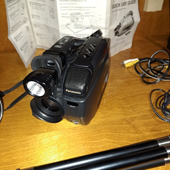 Panasonic Palmcorder IQ x12 Zoom/With All accessories, Bag, Tripod, and Guide - Picture 2 of 10